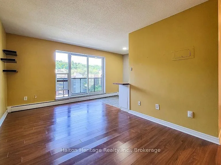 81 Charlton Ave E #905 — Photo 4