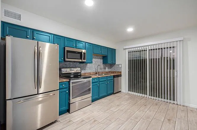2 bed, 1.0 bath, 900 sqft, $1,250 — Photo 3
