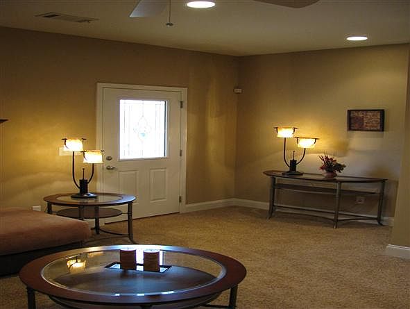 Living area picture #2