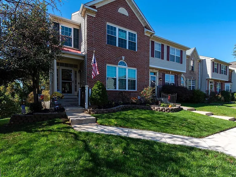 443 Deer Hill Cir — Photo 1