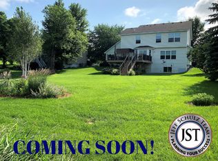 1082 Pond Curv, Waconia, MN 55387