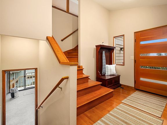 2nd image of 902 7th Avenue S