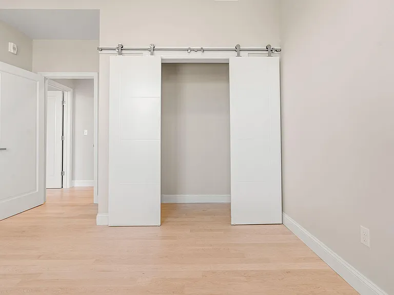 124 Warren St #401 — Photo 16