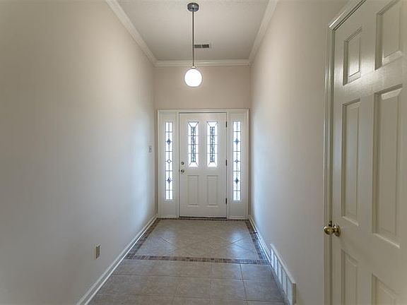 4th image of 8524 Shingle Oaks Dr