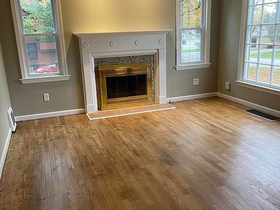 3rd image of 1035 Cogswell St NW