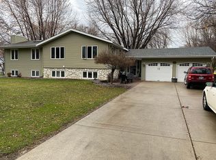909 14th Ave SE, Willmar, MN 56201