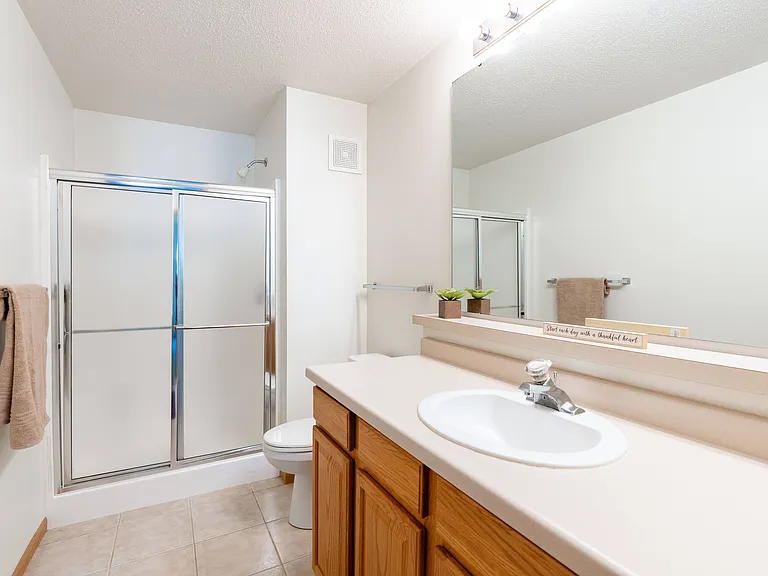 Fargo, ND Stonebridge Apartments | 3175A | Bathroom