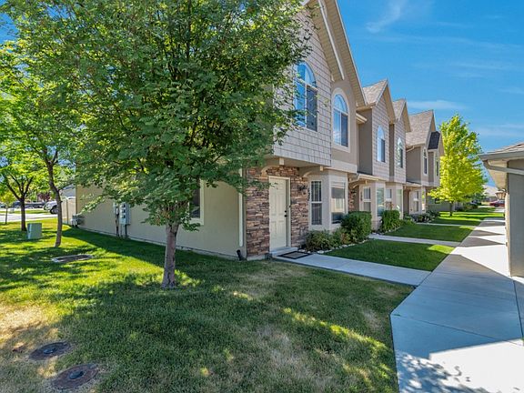 2nd image of 129 S Tamarak Cir