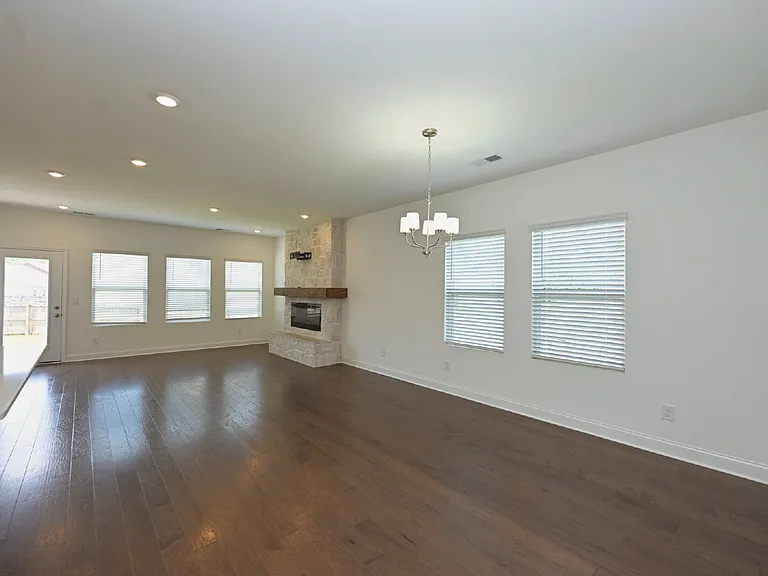 161 Crabourne Dr — Photo 16