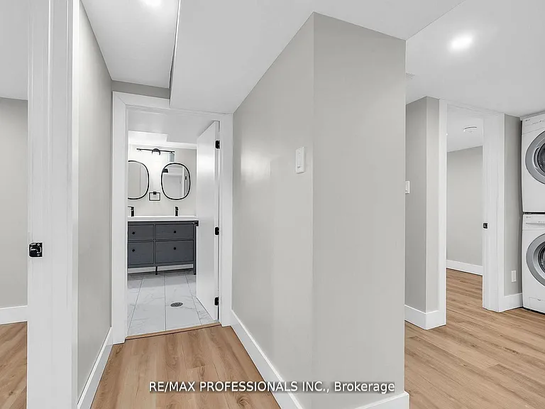 139 Byron Ave #LOWER — Photo 9