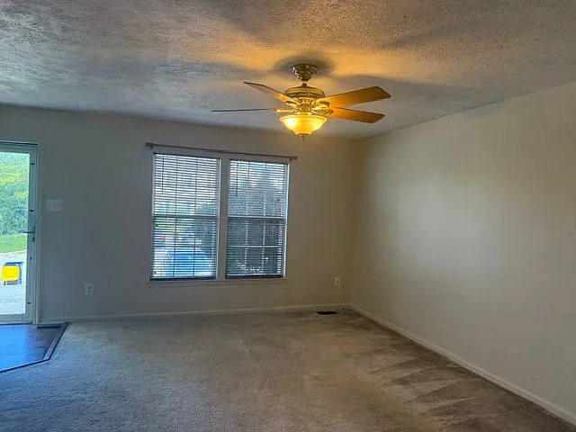 3 bed, 2.5 bath, 1850 sqft, $2,200 — Photo 3
