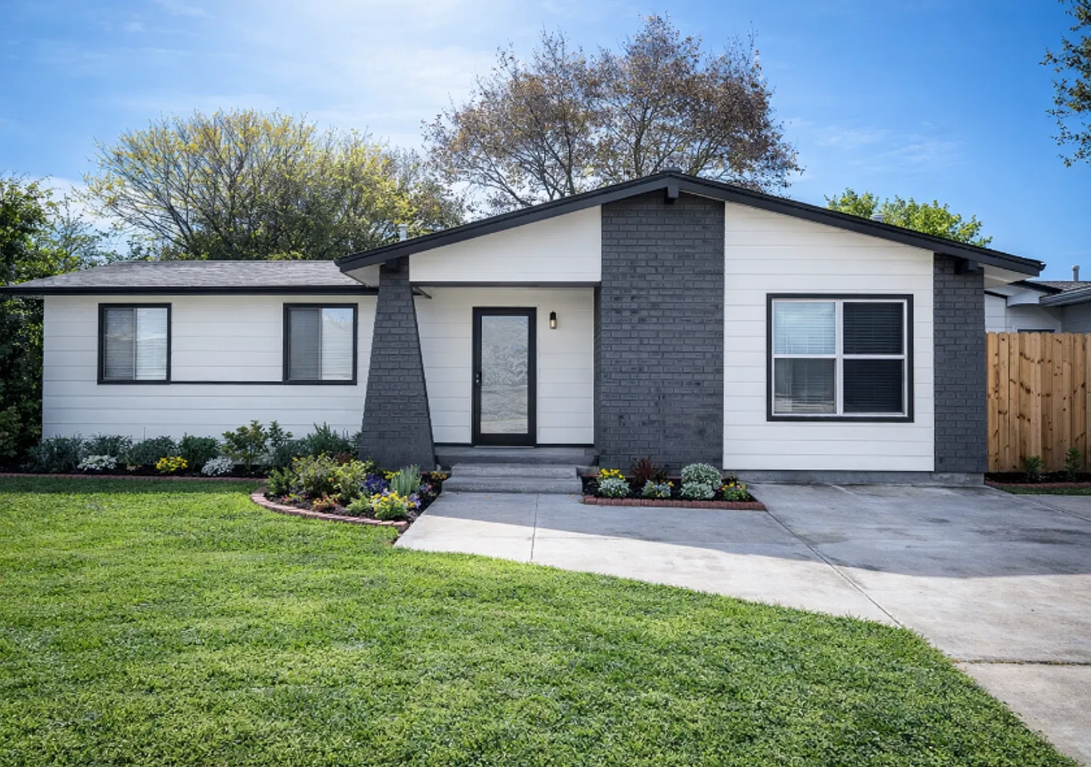 Nice and Convenient Home — Photo 1
