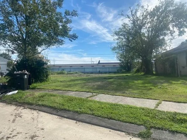 2009 Brigade Dr, Chalmette, LA 70043