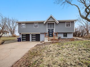 2017 Blue Hills Rd, Manhattan, KS 66502
