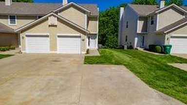 4612 NE Whispering Winds Dr #C, Lees Summit, MO, 64064