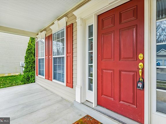 4th image of 29437 Hemlock Ln
