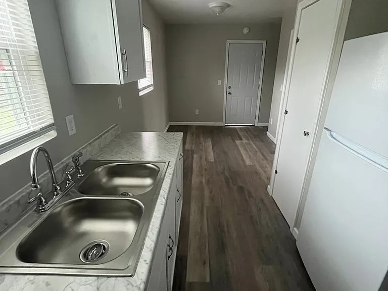 5618 N Garrison Pl — Photo 4