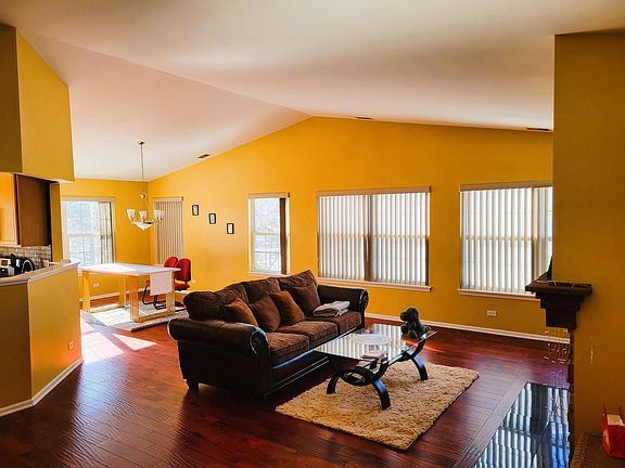 3rd image of 599 Saddlebrook Ln