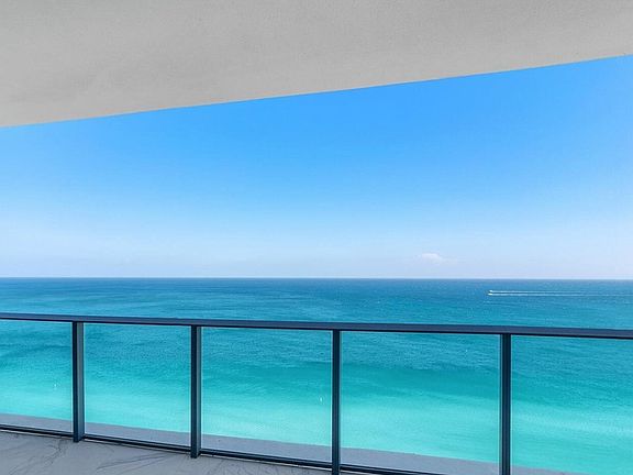 4th image of 15701 Collins Ave #15D