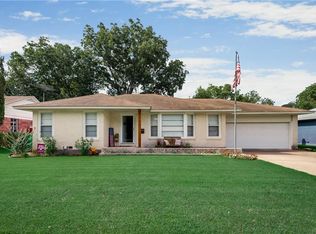 1716 E Garnett St, Gainesville, TX 76240