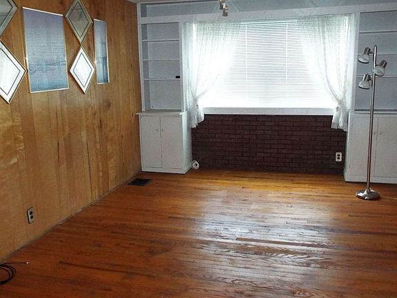 2nd image of 17 Lexington Ave