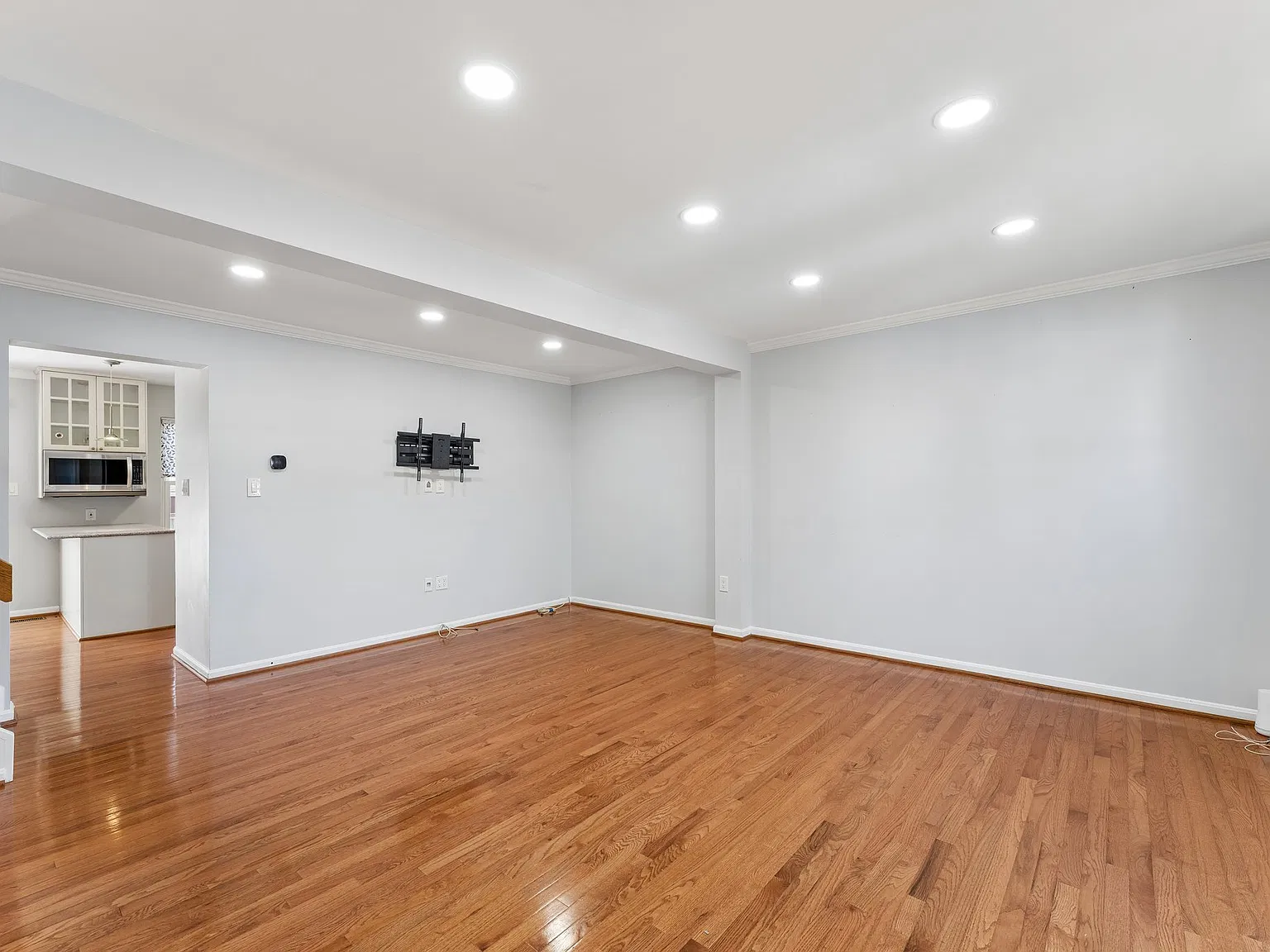 3 bed, 2.5 bath, 1714 sqft, $3,000 — Photo 4