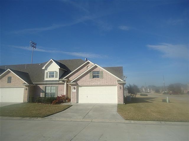 1st image of 441 Harbor Oaks Dr