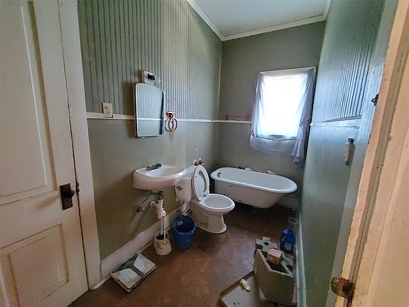 4th image of 301 Terrebonne St