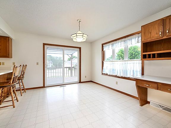 5th image of 205 Benson Dr