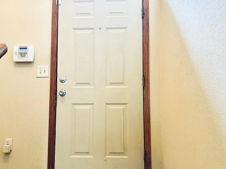 1110 Country Club Ln — Photo 3