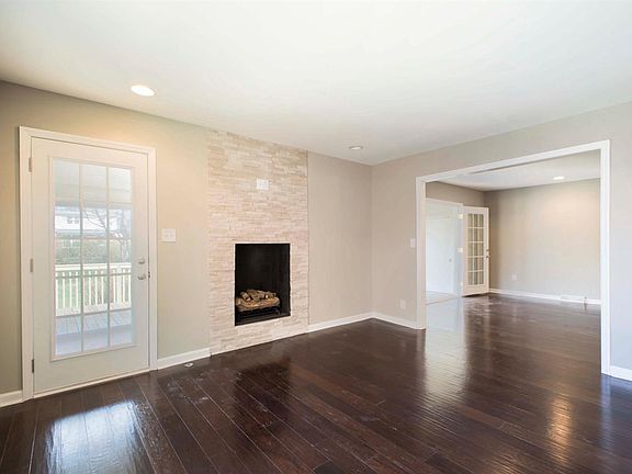 5th image of 765 Rebecca Dr