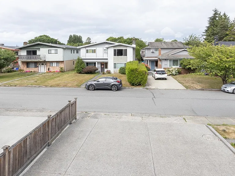 10620 Seaham Cres — Photo 18