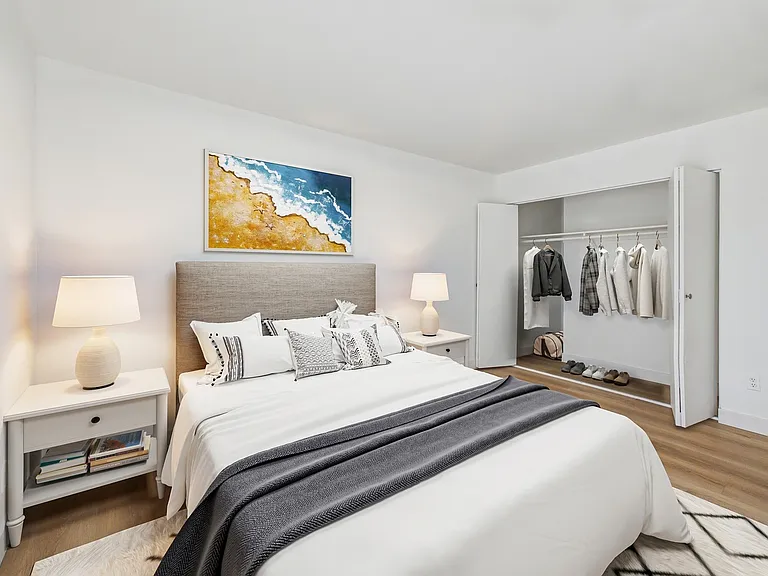 La Cresta Apartments — Photo 25
