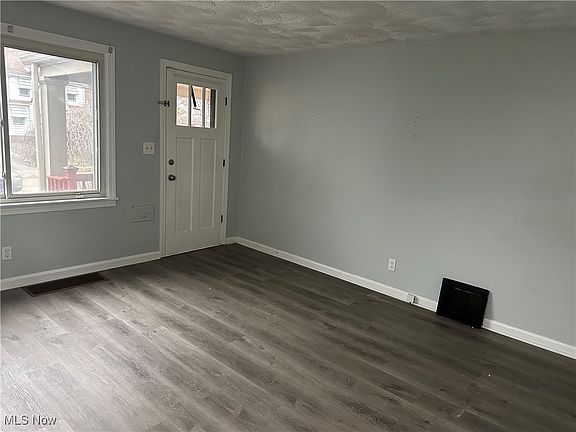 3rd image of 155 Beechwood Dr