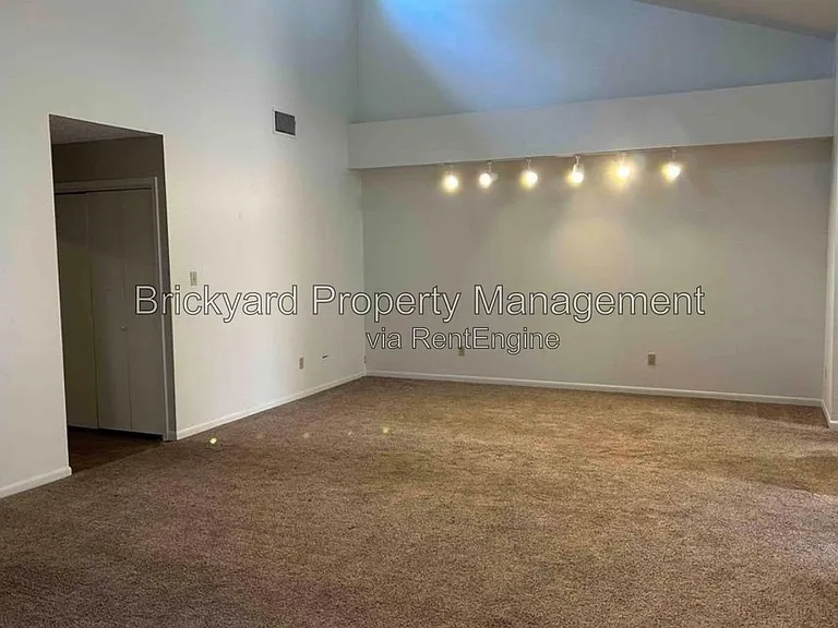 3004 Charlinda St — Photo 3