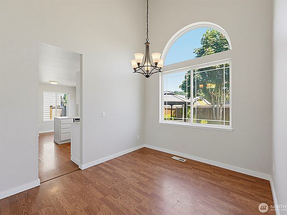 5th image of 402 Orting Avenue NW
