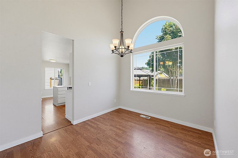5th image of 402 Orting Avenue NW