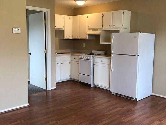2nd image of 305 SE Grand Ave Unit 4