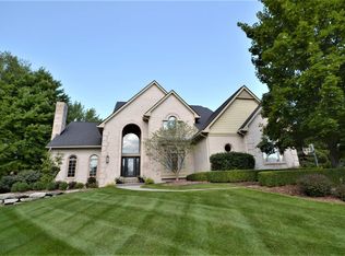 1813 Fox Run, Rochester Hills, MI 48306