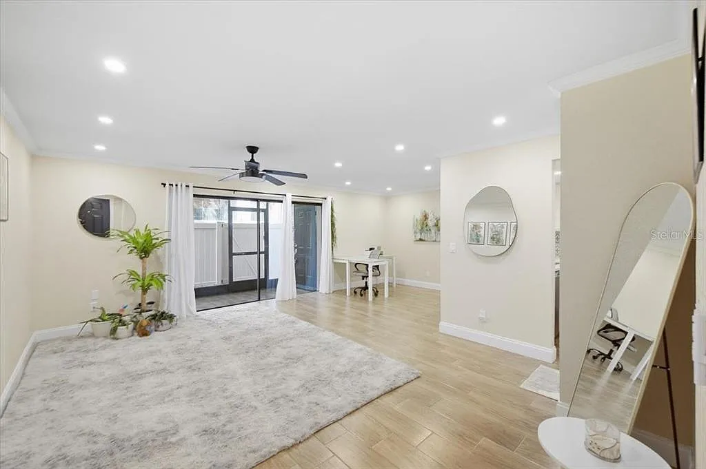 1 bed, 1.0 bath, 817 sqft, $1,395 — Photo 3