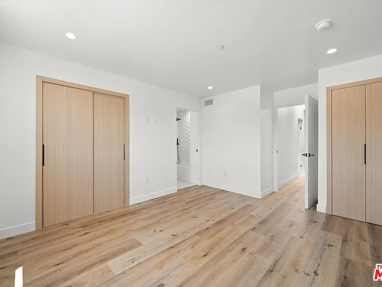 839 N McCadden Pl #B — Photo 19