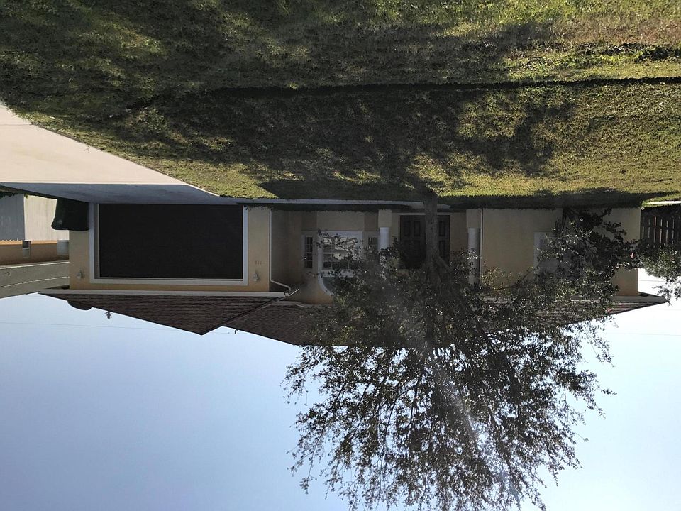 1st image of 518 SW Hamburg