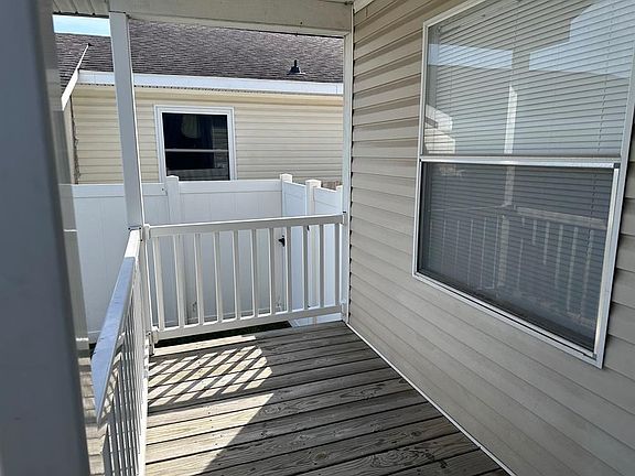 4th image of 10206 Berrybriar Ln