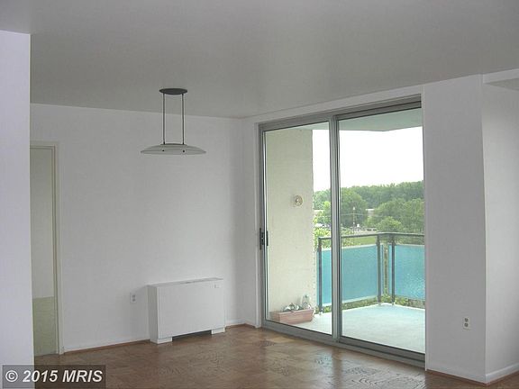 5th image of 10401 Grosvenor Pl APT 1013
