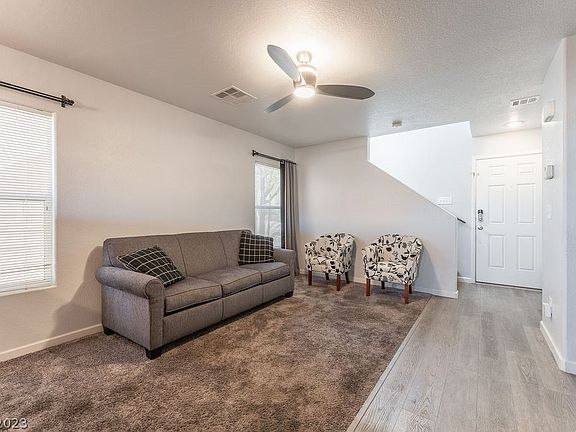 4th image of 546 Beckton Park Ave
