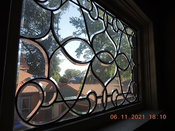 3rd image of 821 Garfield St