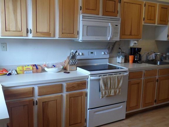 3rd image of 204 Carlyn Ct