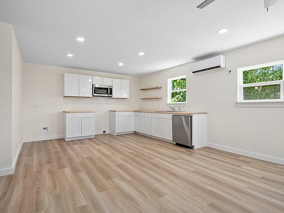 4th image of 424 Eloise St