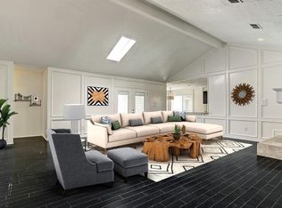 606 W Castle Harbour Dr, Friendswood, TX 77546