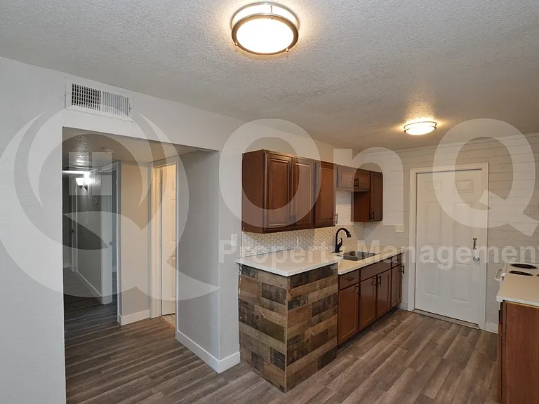 6044 N 21st Ave #2 — Photo 3